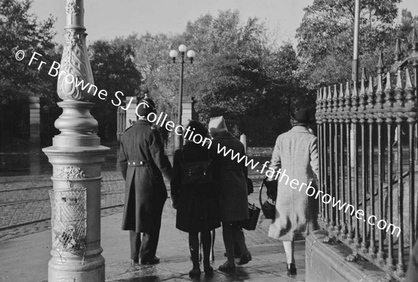 OUTSIDE SHELBOURNE HOTEL POLICEMAN WITH CHILDREN